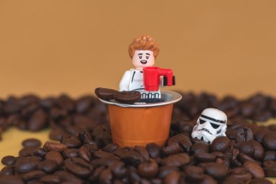 Kapsle, ve které je lego postavička