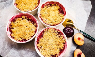 Švestkový crumble ve 4 mističkách