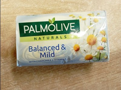 Mýdlo Palmolive ve světlém obalu s heřmánky