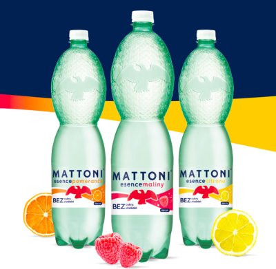Světle zelené PET lahve s průhlednými etiketami Mattoni Esence