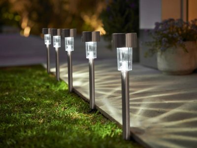 Solární lampy umístěné v zemi