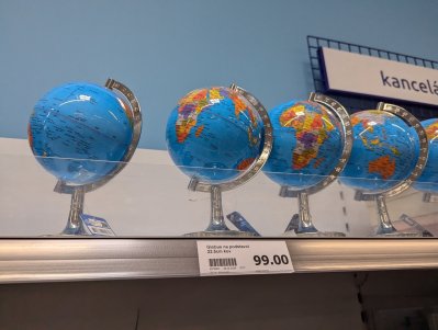 Otočný globus s mapou světa