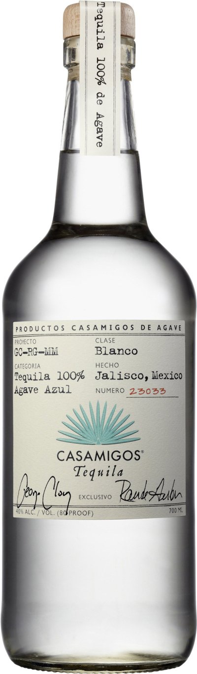 Průhledná lahev s alkoholem