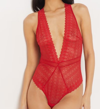 Červené krajkové body