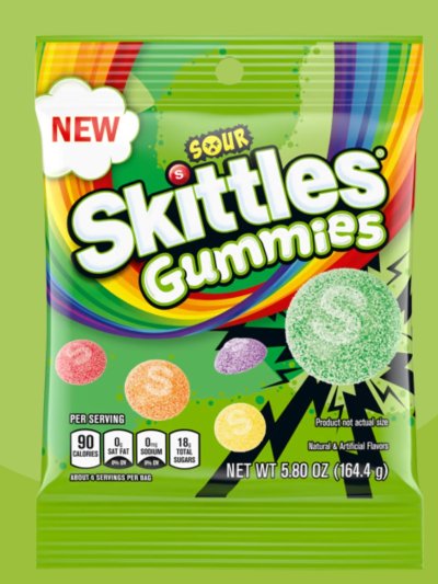 Produktová fotografie bonbonů Skittles v barevném sáčku