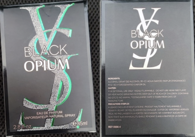 Parfémová voda v produktovém obalu vyfoceném z obou stran