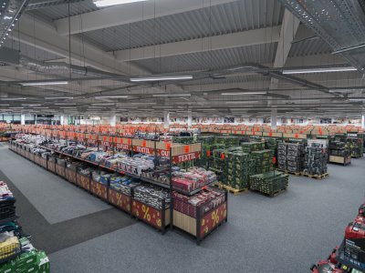 Fotografie první outletové prodejny Lidl ve Štěrboholích