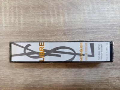 Toaletní voda Yves Saint Laurent LIBRE v produktovém obalu