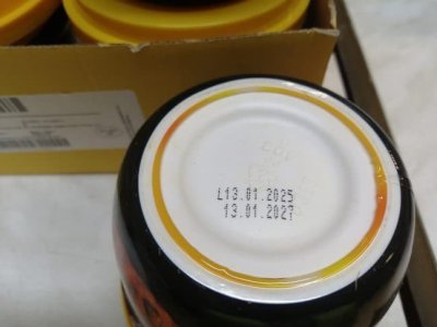 Segedínský guláš v produktové nádobě, data výroby a spotřeby