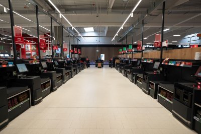 Samoobslužné pokladny v prodejně Kaufland