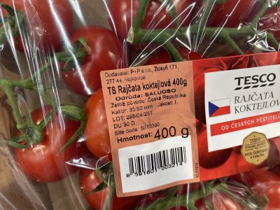 Cherry rajčata v supermarketu