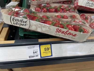 Cherry rajčata v supermarketu
