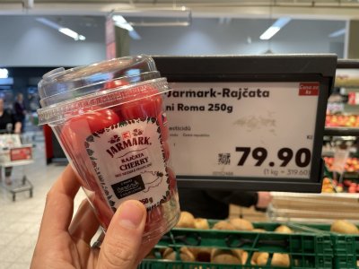Rajčata Mini Roma v supermarketu