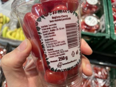 Rajčata Mini Roma v supermarketu