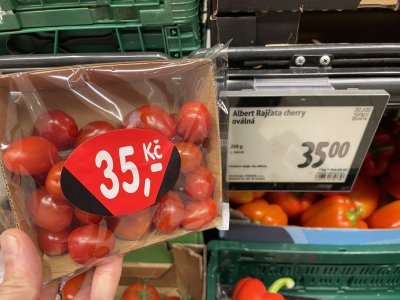 Rajčata Mini Roma v supermarketu