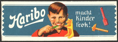 Chlapec, medvídek a slavný slogan Haribo macht Kinder froh na reklamním plakátu