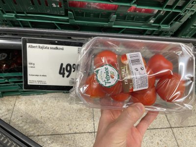 Rajčata soudková v supermarketu