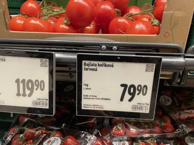 Rajčata keříková v supermarketu