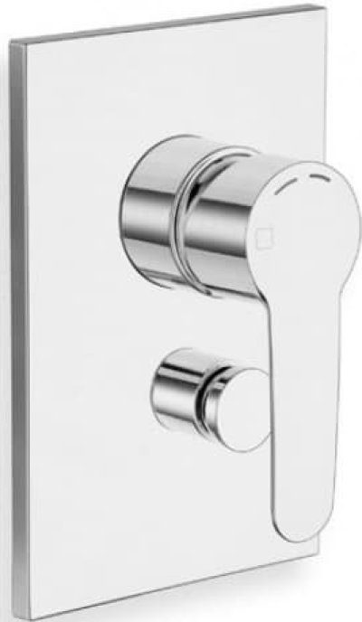 Stříbrná koupelnová baterie