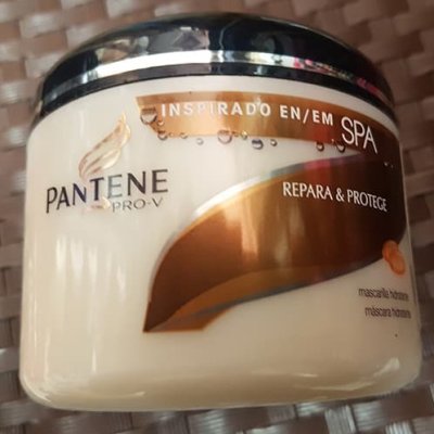 Krabička s produktem Pantene