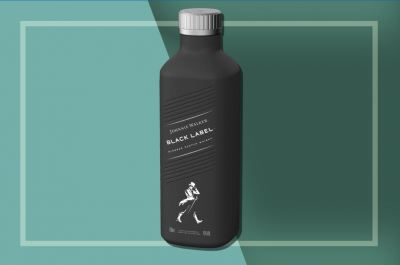 100% papírová láhev whisky Johnnie Walker