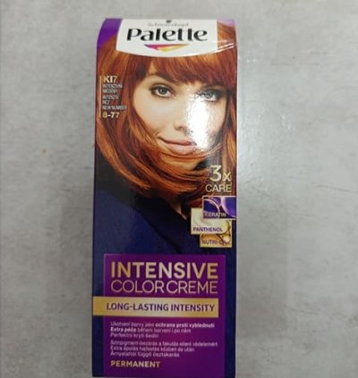 Barva na vlasy v produktovém obalu