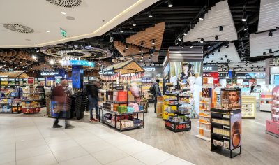 Nákupní zóna na letišti v Praze