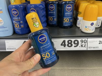 Opalovací krémy v obchodě