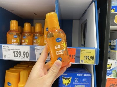 Opalovací krémy v obchodě