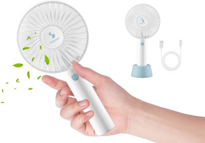 Malý ventilátor v ruce