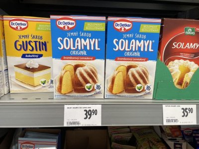 Krabičky s potravinami v obchodě