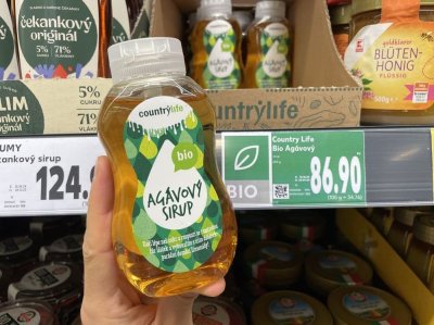 Agávový sirup v rukou