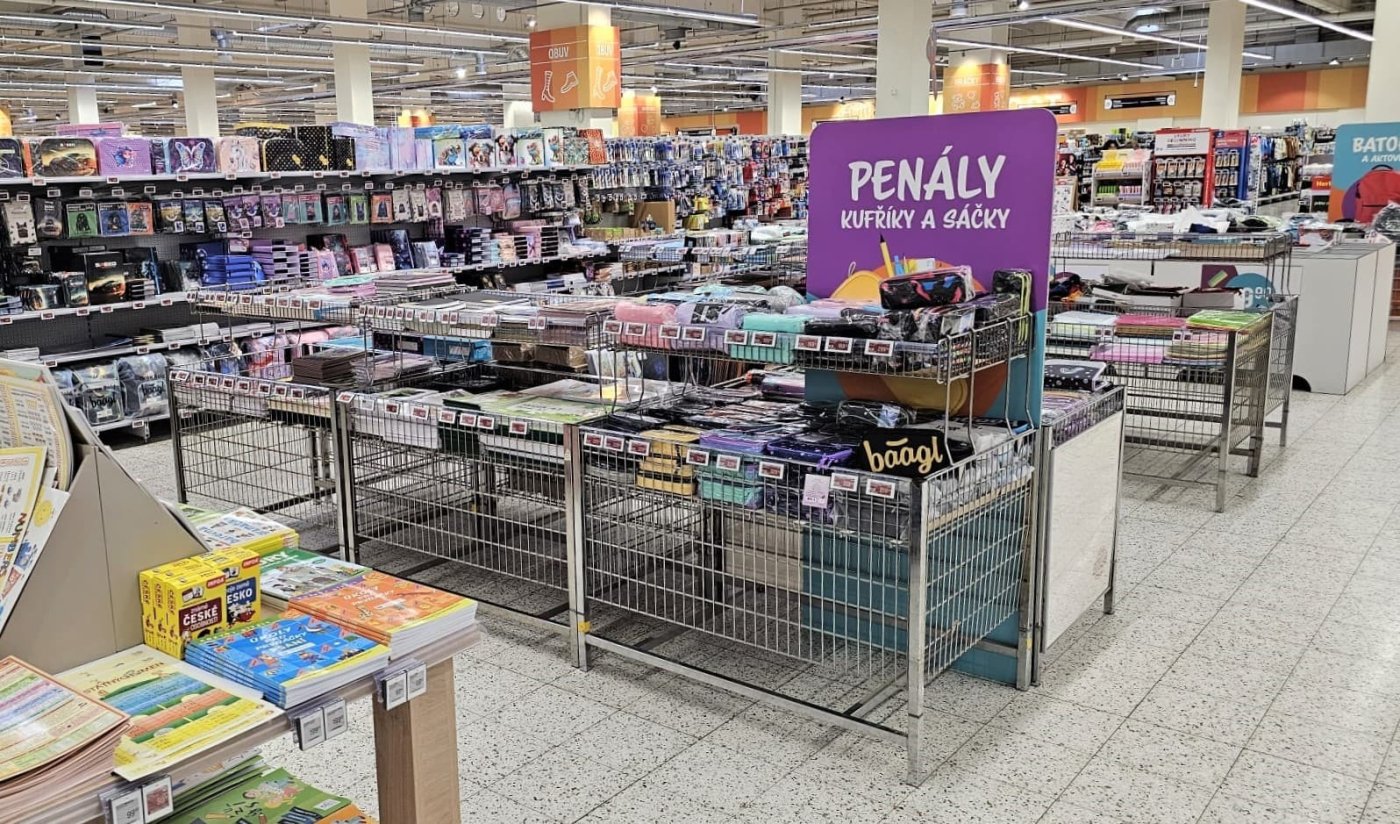 Školní potřeby v supermarketu