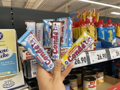 Kondenzované mléko Condé v supermarketu