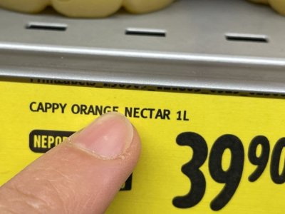 Prst a štítek produktu Cappy Orange Nectar 1L v supermarketu