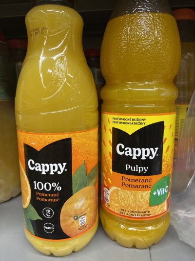 Pomerančové džusy v supermarketu