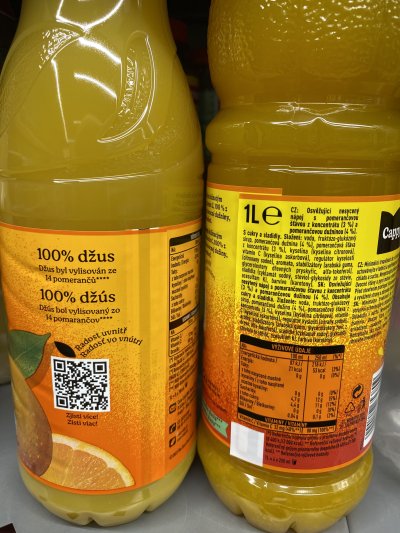 Pomerančové džusy v supermarketu