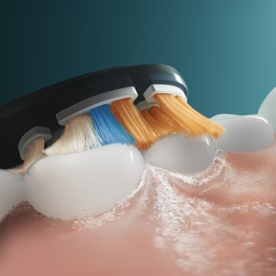 Detail na zubní kartáček čistící zuby