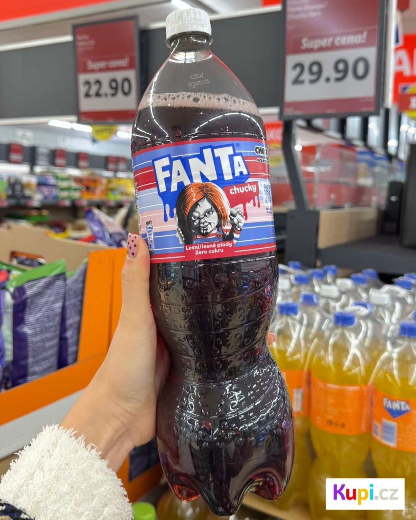 Fanta chucky v halloweenské edici s příchutí lesní plody a bez cukru