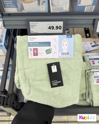 Turban na vlasy v ruce