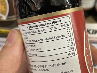 Etiketa na obalu sójové omáčky