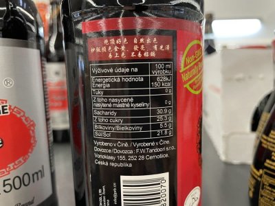 Etiketa na obalu sójové omáčky