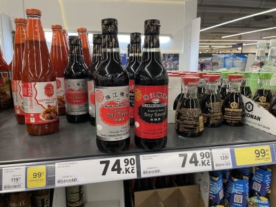 Sójové omáčky v supermarketu