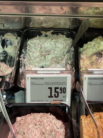 Pařížský salát v supermarketu, cenovka
