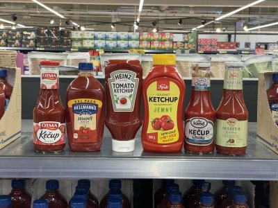 Kečupy v supermarketu