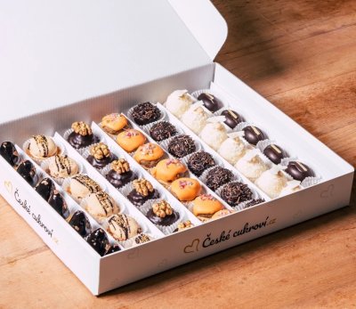 Vánoční cukroví v krabičce