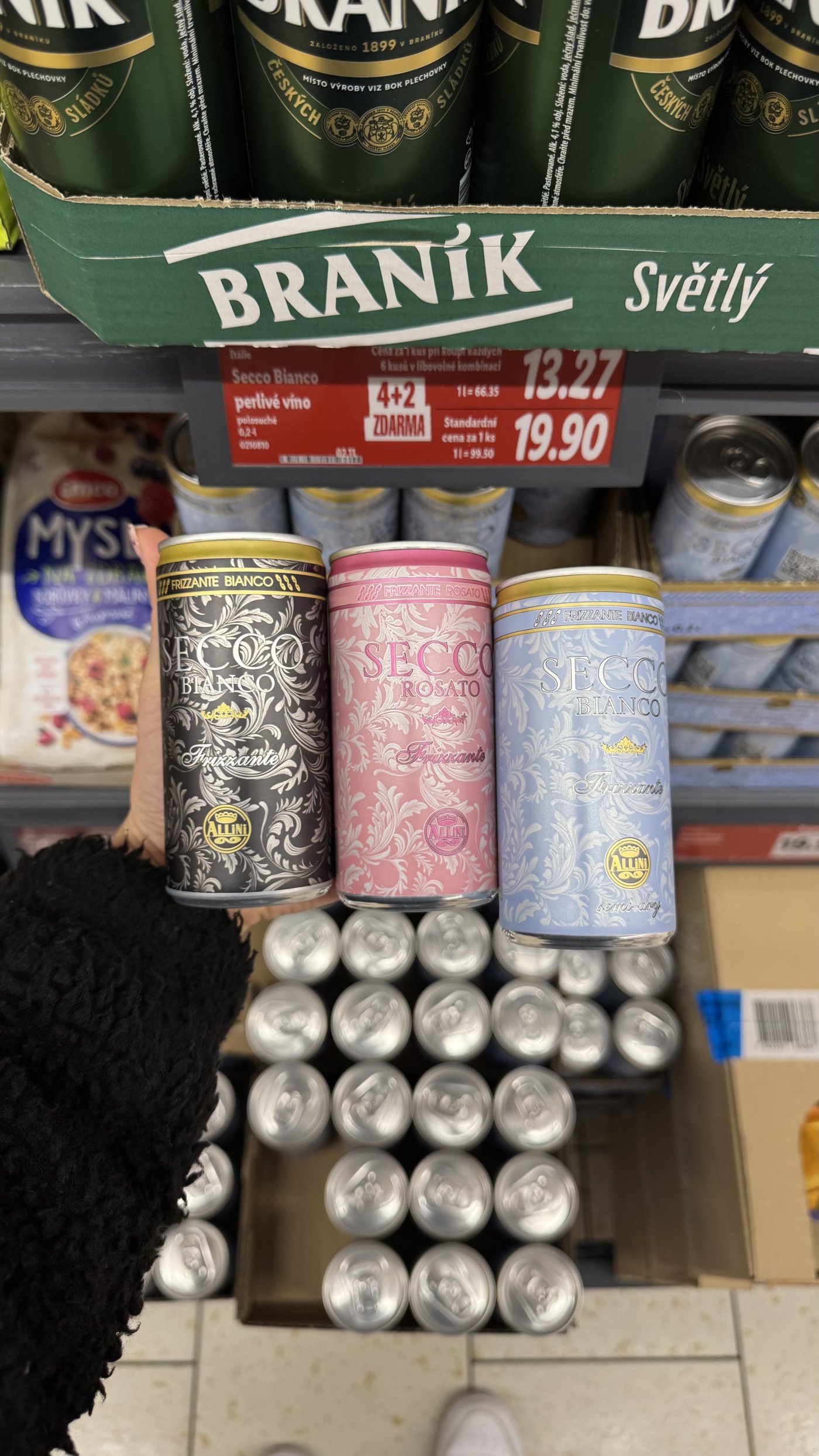 Akce 4+2 zdarma na Secco Bianco, jeden kus vyjde na 13,27 Kč