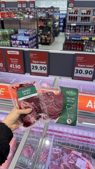 Zvěřinové hody v Lidlu – jelení maso na guláš 29,90 Kč/100g, křepelka 119,90 Kč/380g, jelení kýta 41,90 Kč/100g a dančí plec 30,90 Kč/100g