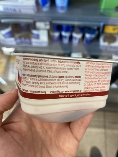 Etiketa na balení řeckého jogurtu