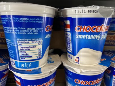 Choceňské jogurty v supermarketu